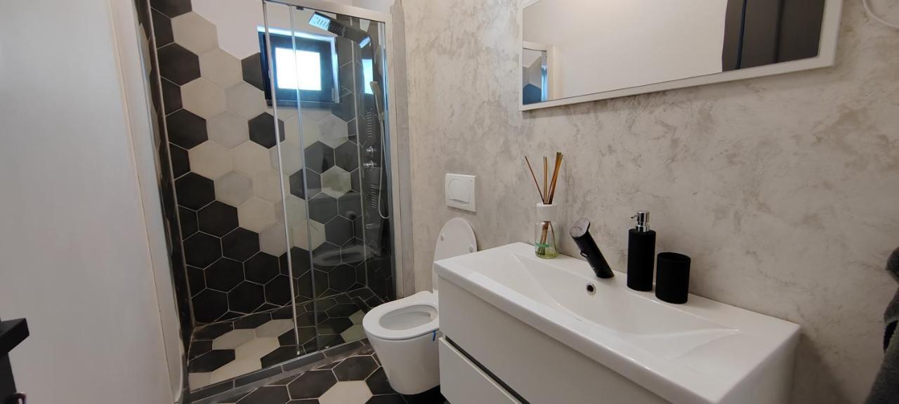Casira Guesthouse Sînmartin エクステリア 写真