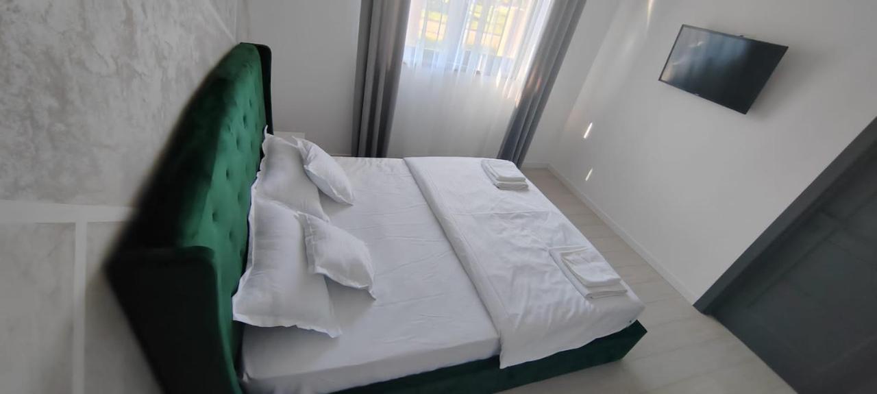 Casira Guesthouse Sînmartin エクステリア 写真