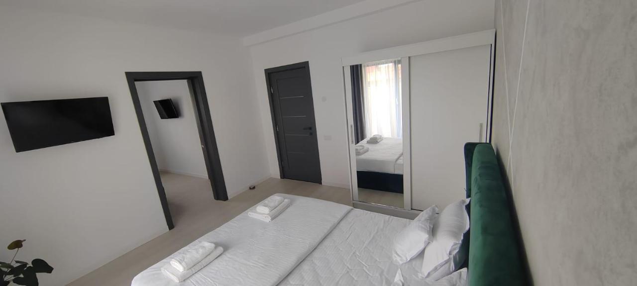Casira Guesthouse Sînmartin エクステリア 写真