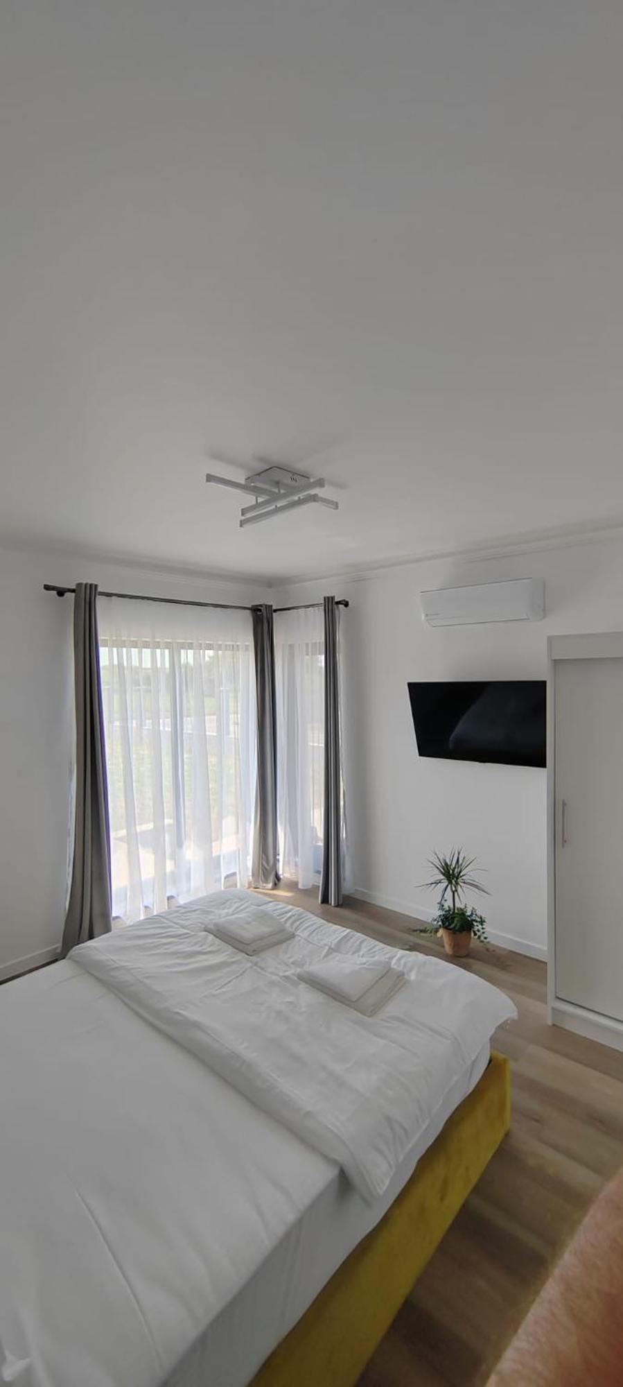 Casira Guesthouse Sînmartin エクステリア 写真