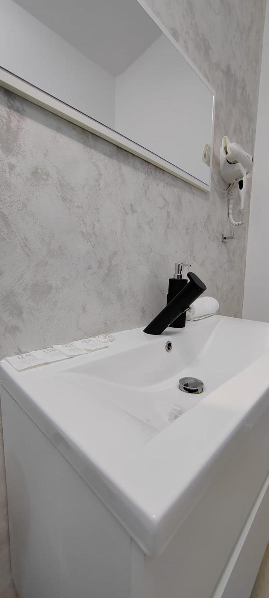 Casira Guesthouse Sînmartin エクステリア 写真