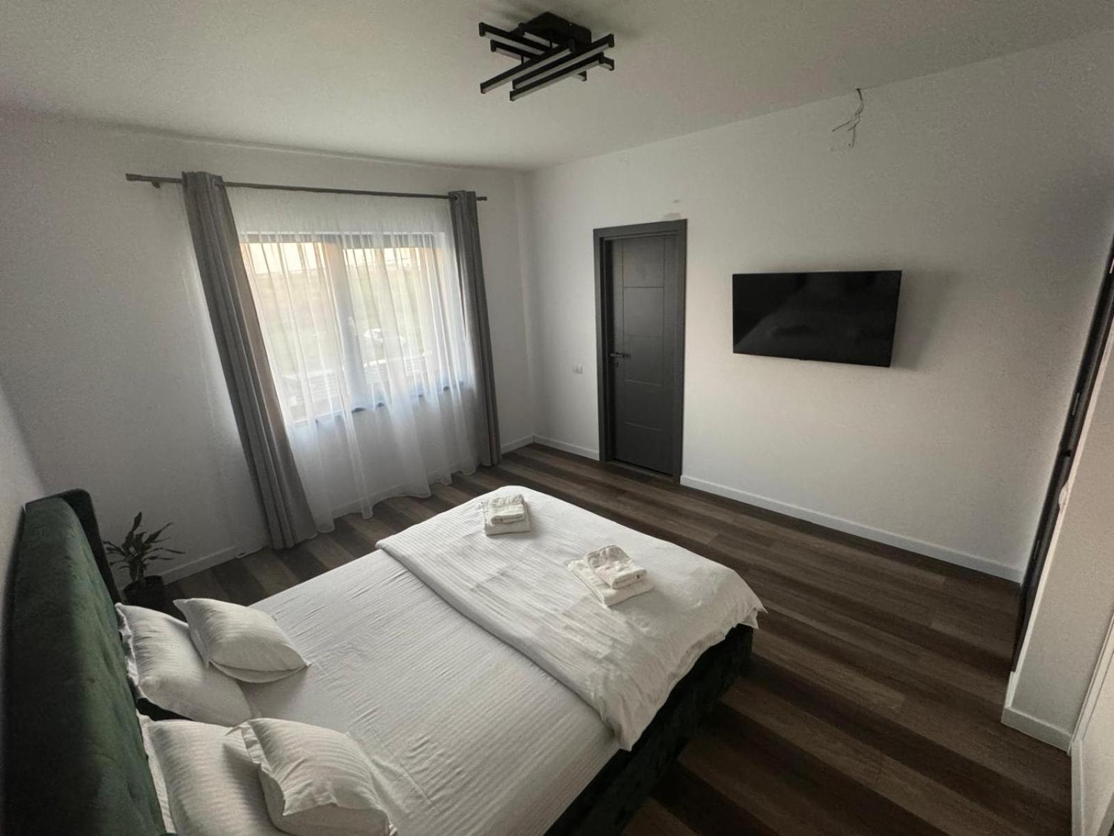 Casira Guesthouse Sînmartin エクステリア 写真